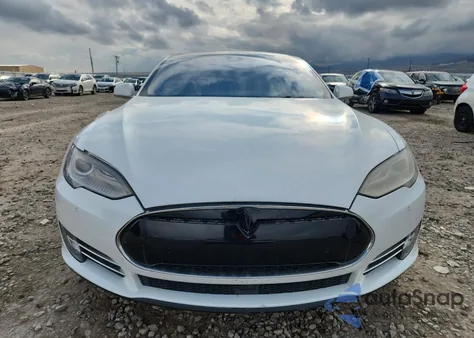 2014 Tesla Model S из США, поврежденный, VIN 5YJSA1S10EFP56261